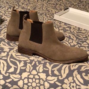 Robert Wayne Chelsea Boots